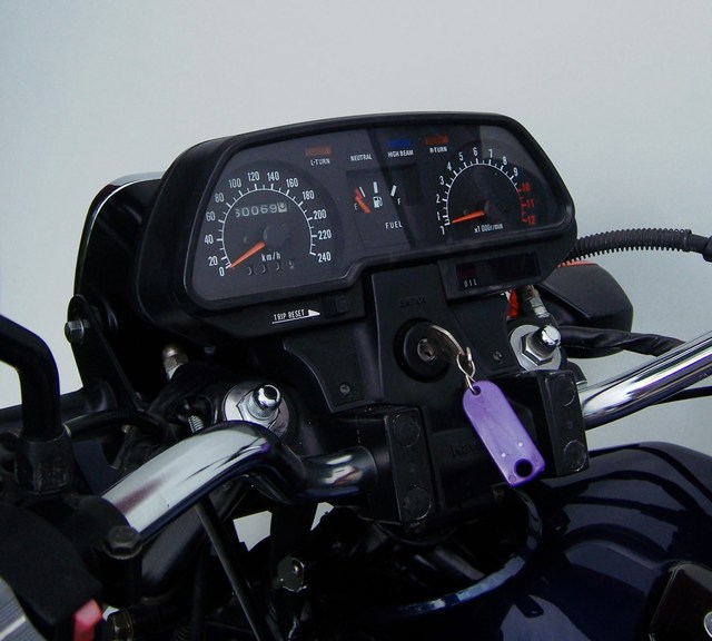 mini-08-07-Cockpit.jpg
